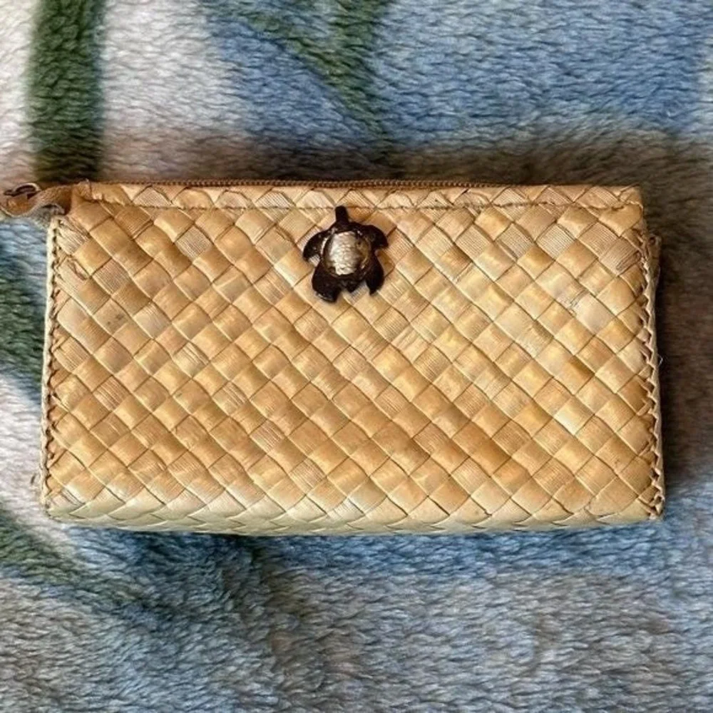 Honu Lauhala Clutch Makeup bag: Pūhala Woven Hawaiian Sea Turtle